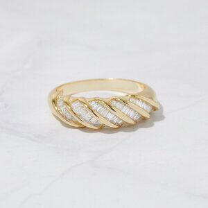 14kt Gold Baguette Twist Ring